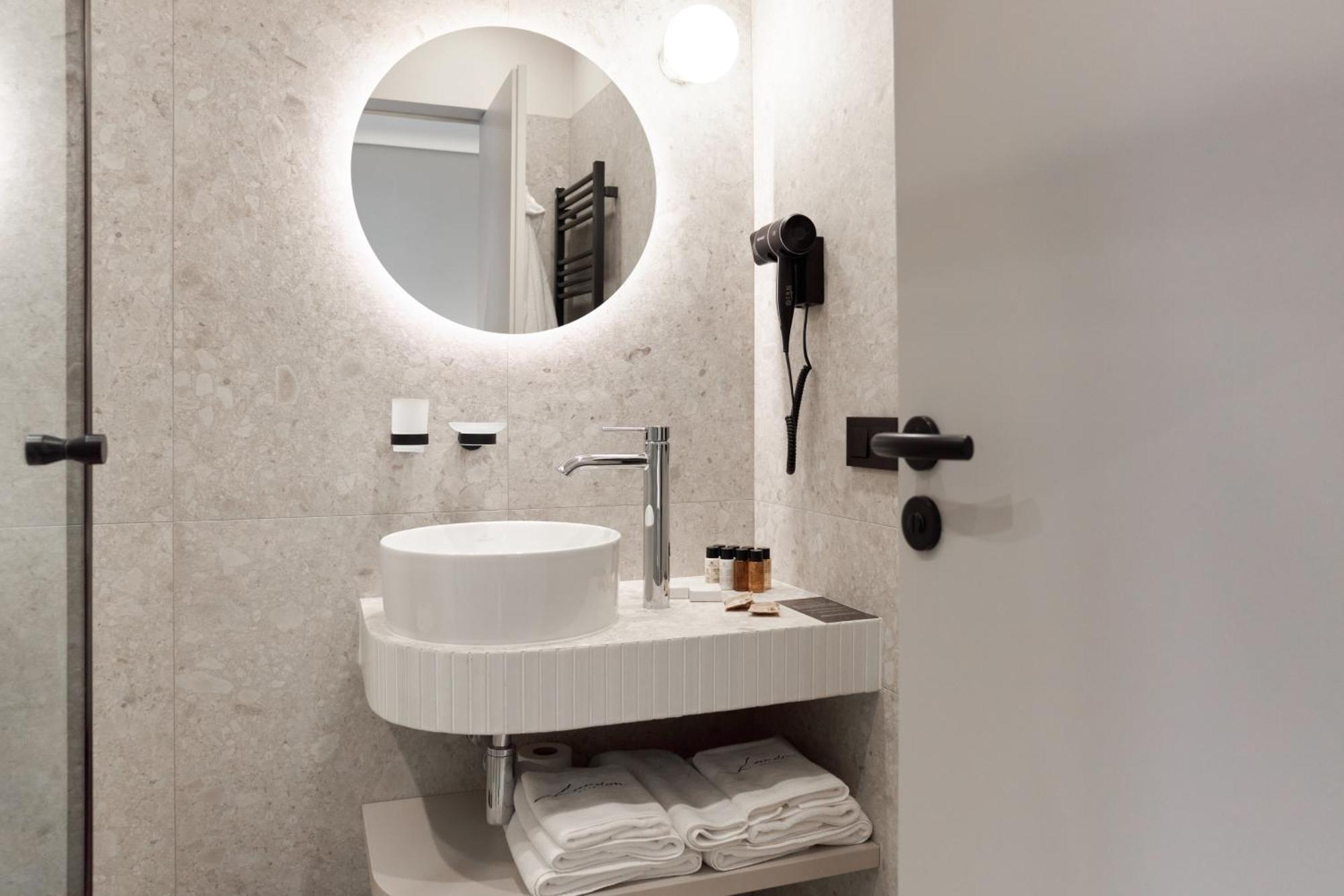 Hotel Laudon 우주고로트 외부 사진